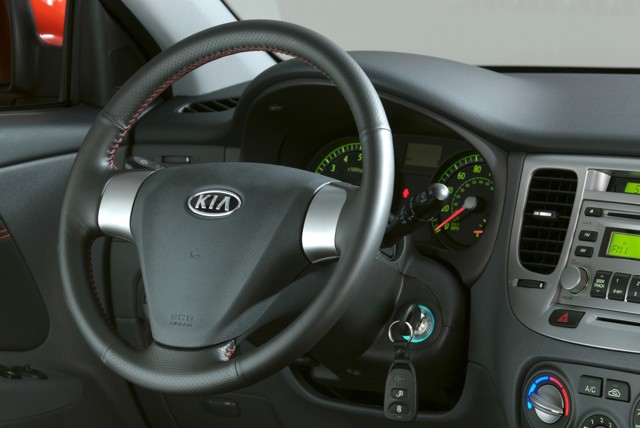 Kia Rio Sedan Foto 24