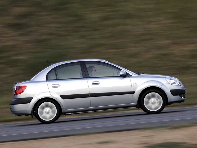 Kia Rio Sedan foto 12
