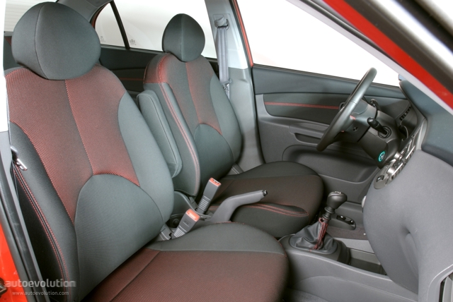 Kia Rio Sedan foto 32