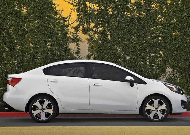 Kia Rio Sedan Foto 7
