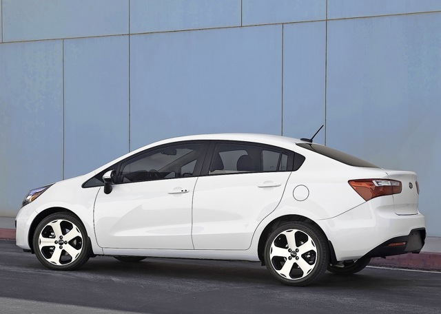 Kia Rio Sedan Foto 8