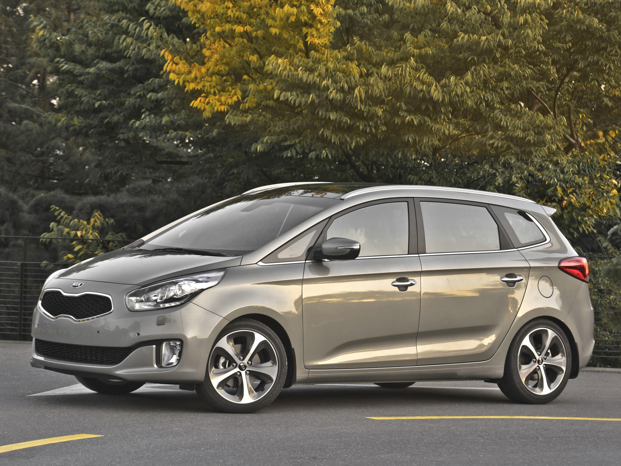 Kia Rondo photo 2