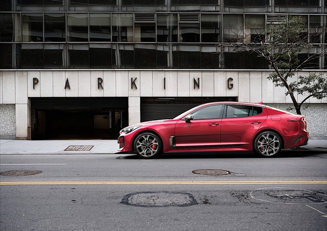 Kia Stinger photo 22