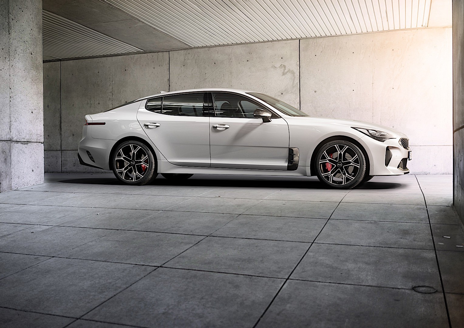 Kia Stinger photo 29