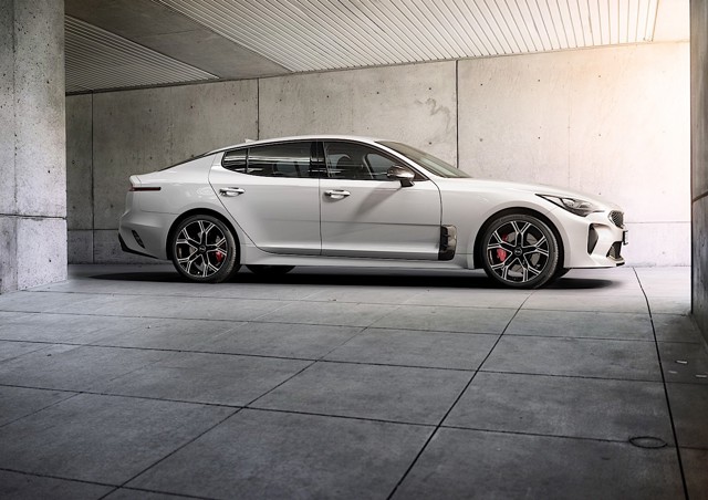 Kia Stinger photo 29