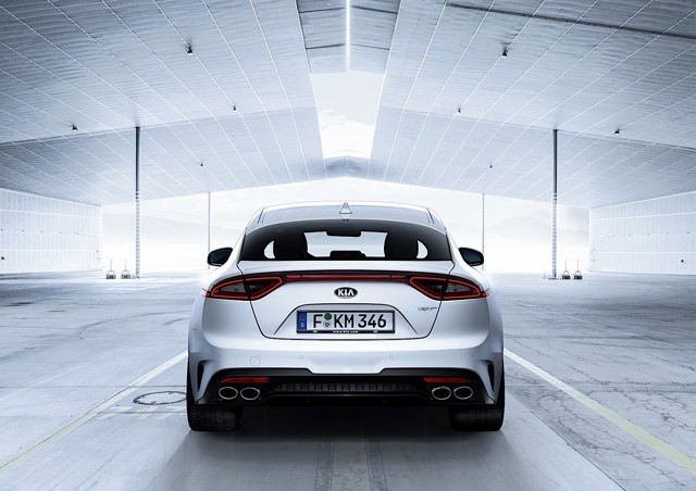 Kia Stinger photo 31