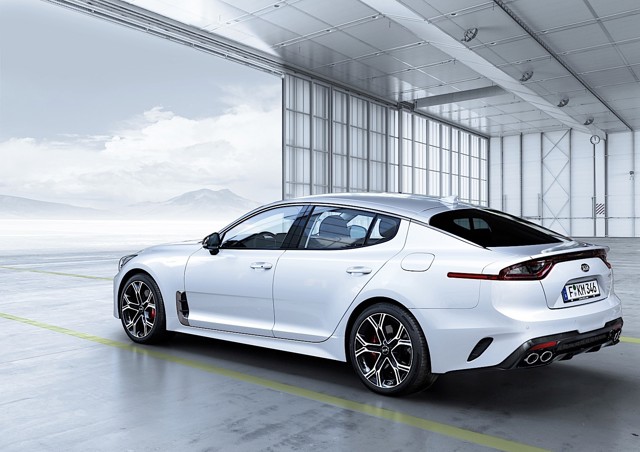 Kia Stinger photo 32