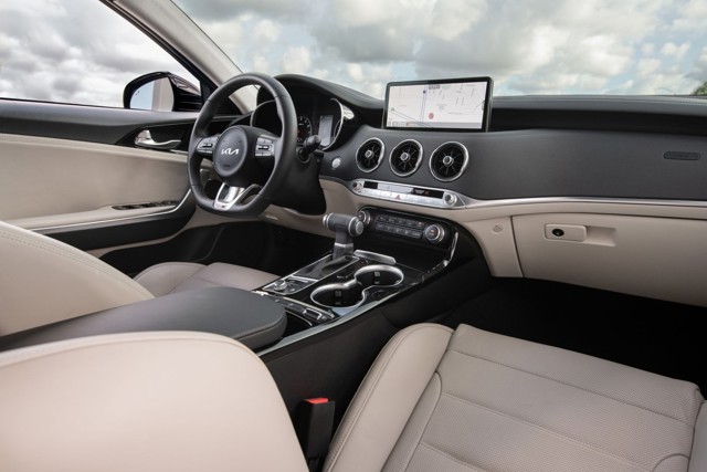 Kia Stinger photo 56