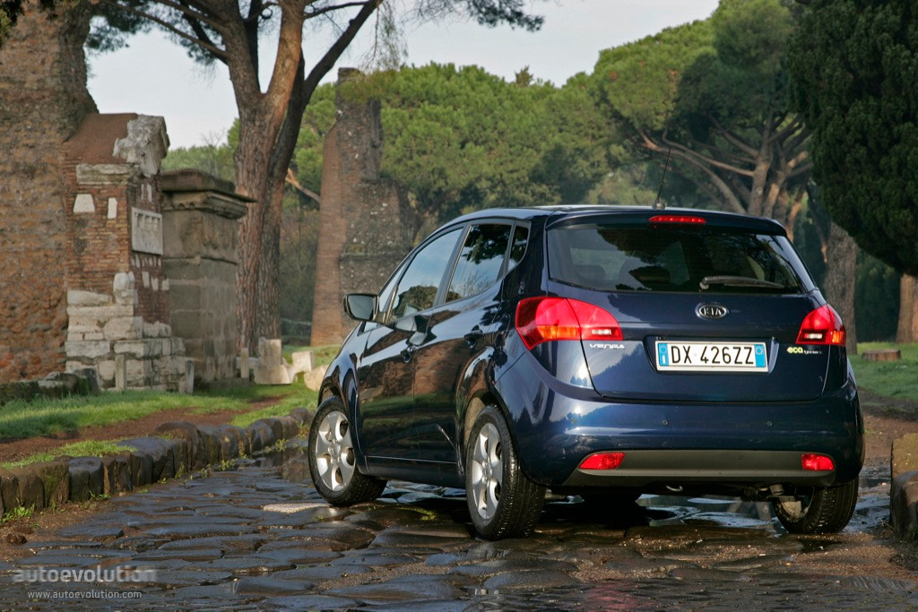 Kia Venga photo 21