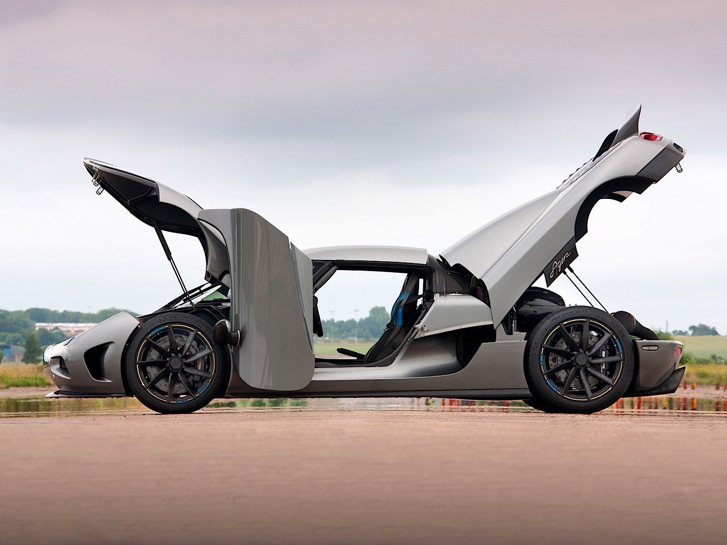 Koenigsegg Agera photo 13