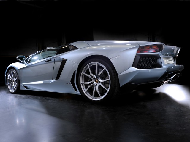 Lamborghini Aventador Roadster foto 10