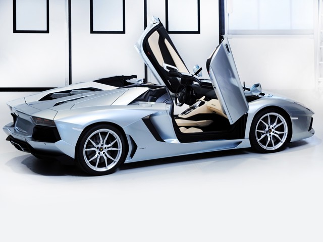 Lamborghini Aventador Roadster foto 18