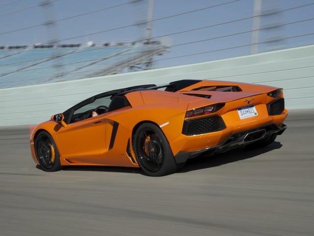 Lamborghini Aventador Roadster foto 25