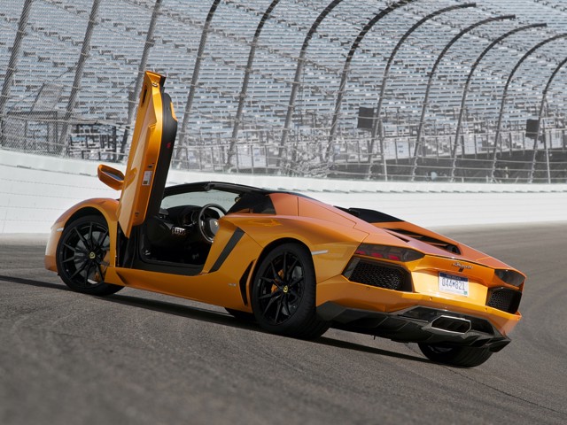 Lamborghini Aventador Roadster foto 29