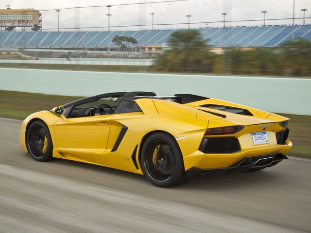 Lamborghini Aventador Roadster foto 32