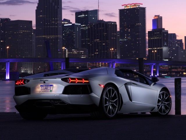 Lamborghini Aventador Roadster foto 38