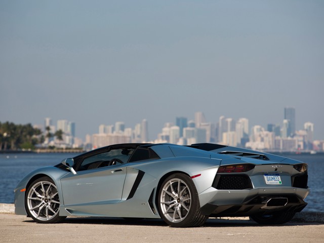 Lamborghini Aventador Roadster foto 39