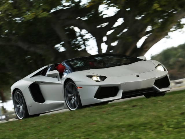 Lamborghini Aventador Roadster foto 43