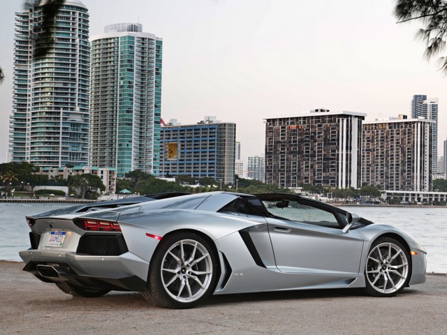 Lamborghini Aventador Roadster foto 50