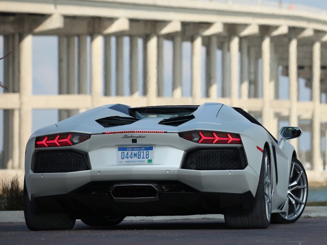 Lamborghini Aventador Roadster foto 53