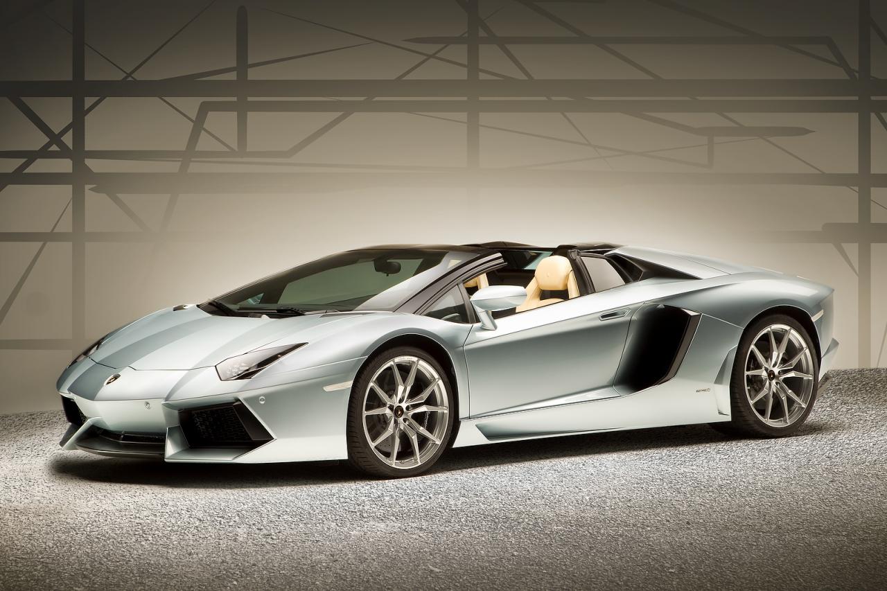 Lamborghini Aventador Roadster photo 2