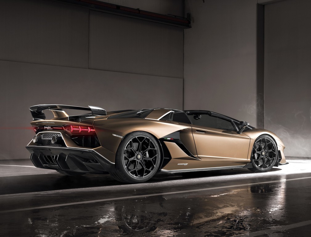 Lamborghini Aventador Roadster photo 9