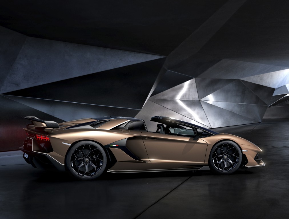 Lamborghini Aventador Roadster photo 24