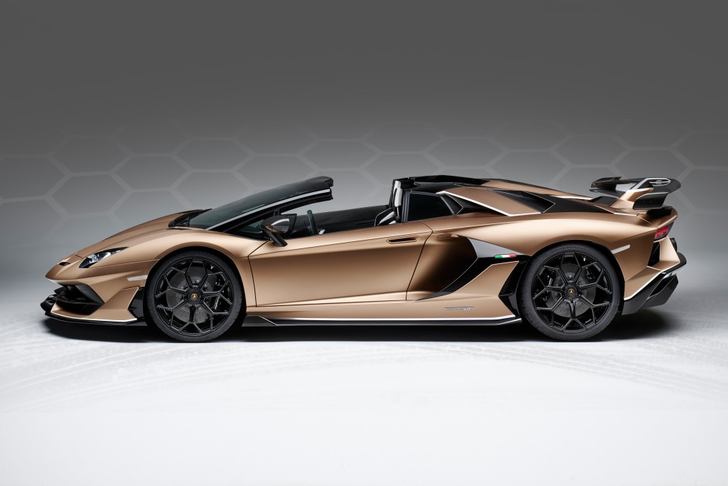 LAMBORGHINI Aventador Roadster