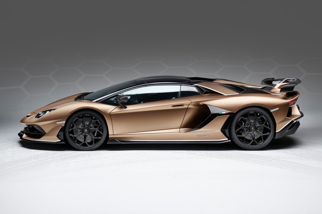 Lamborghini Aventador Roadster photo 2