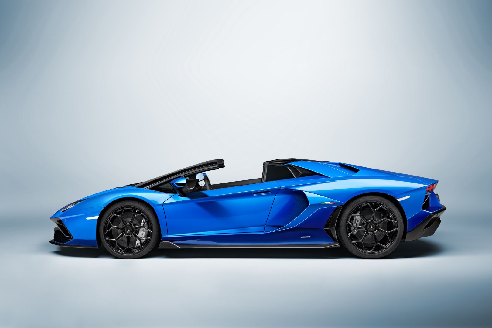 Lamborghini Aventador Roadster photo 13