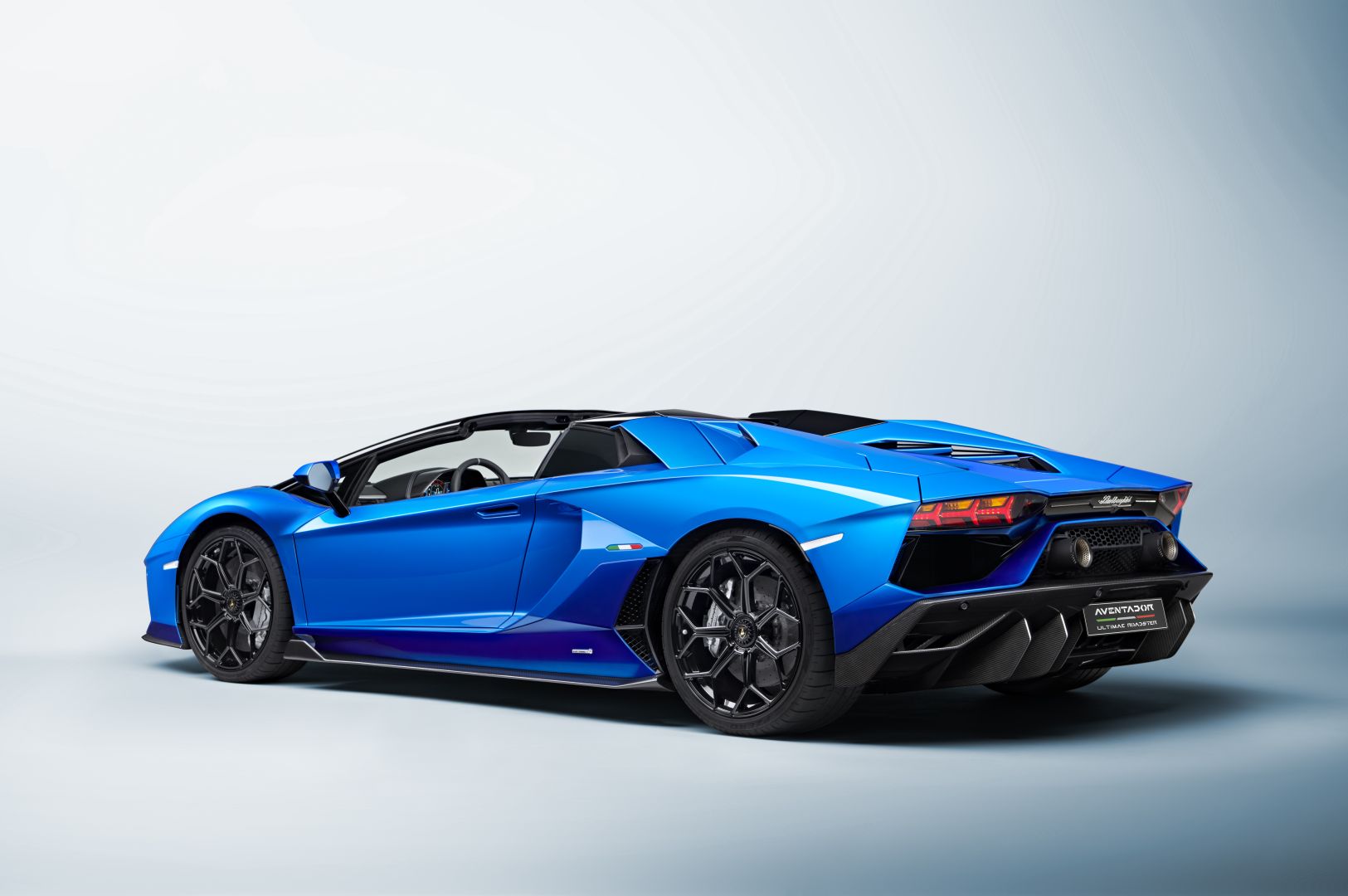 Lamborghini Aventador Roadster photo 16