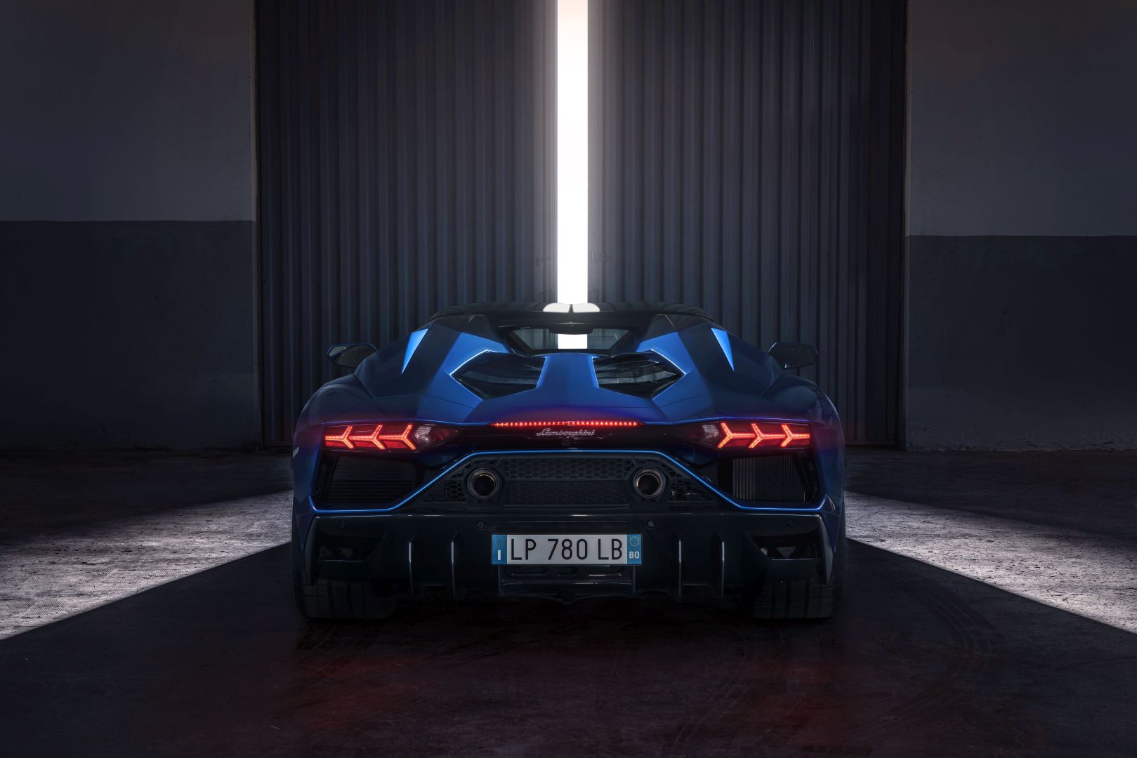 Lamborghini Aventador Roadster photo 21