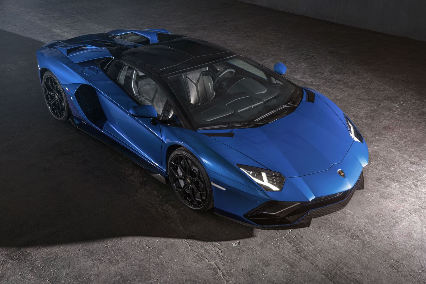 Lamborghini Aventador Roadster photo 22