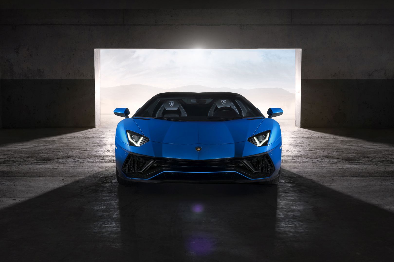 Lamborghini Aventador Roadster photo 24