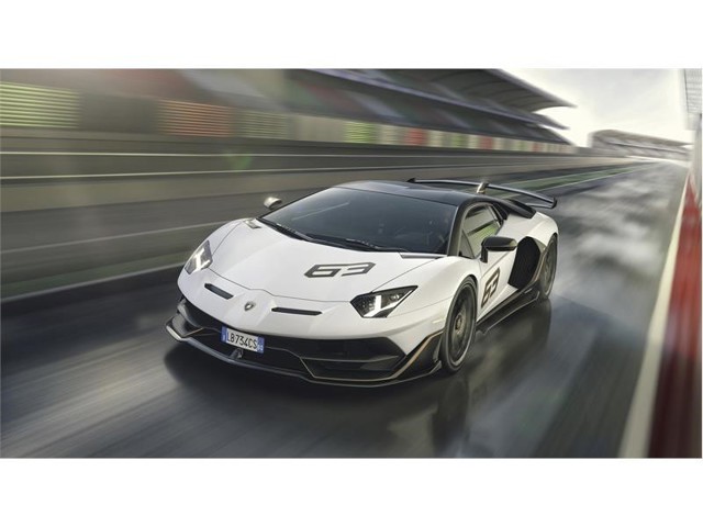 Lamborghini Aventador photo 9
