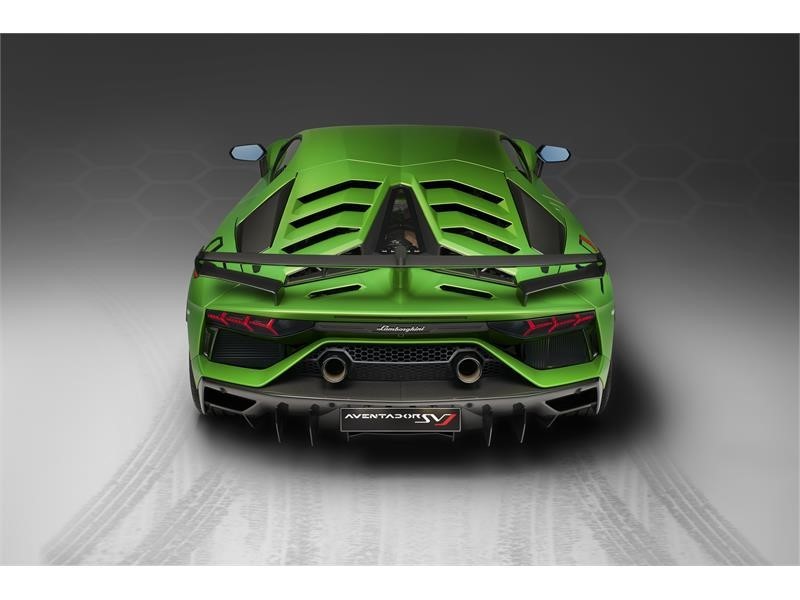 Lamborghini Aventador photo 12