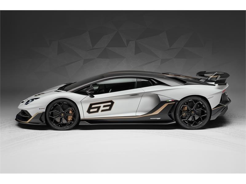 Lamborghini Aventador photo 14