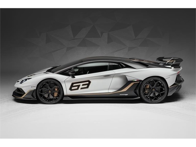Lamborghini Aventador photo 14