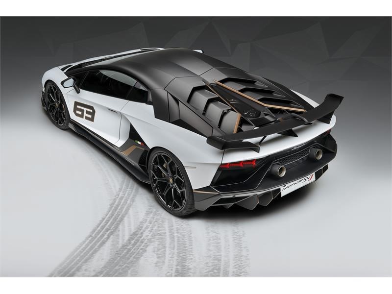 Lamborghini Aventador photo 15