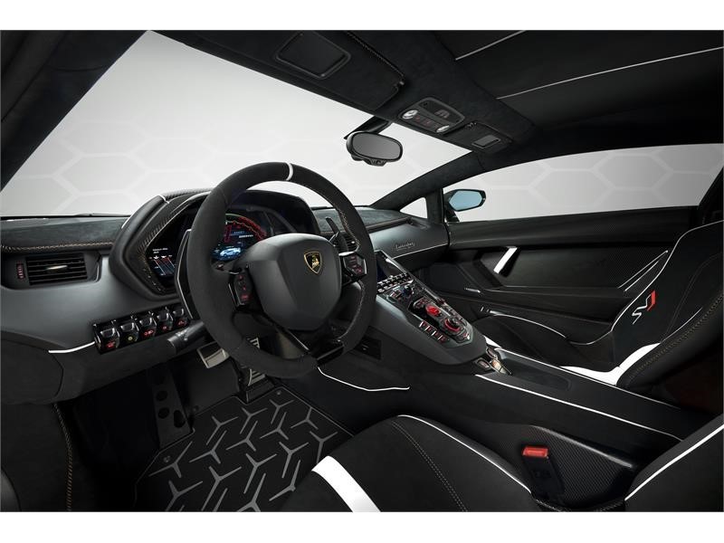 Lamborghini Aventador photo 23