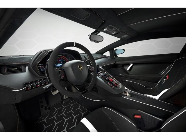 Lamborghini Aventador photo 23