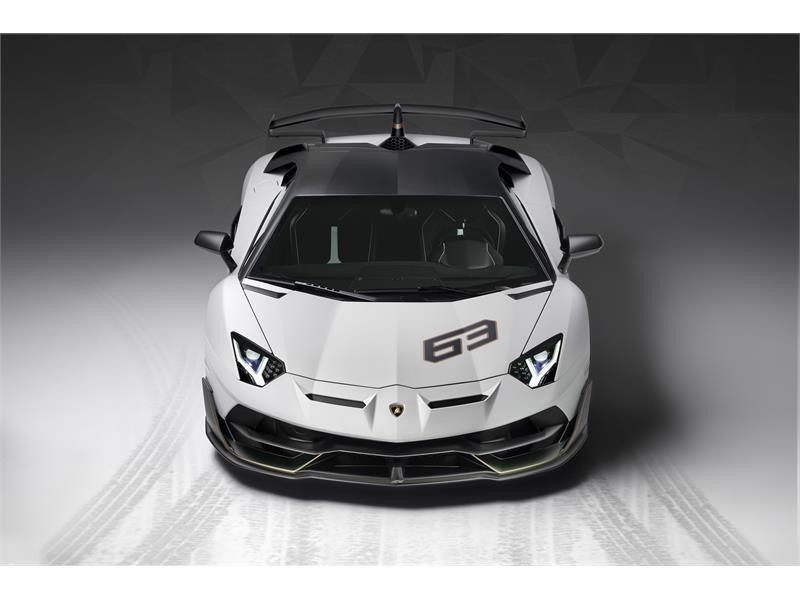 Lamborghini Aventador photo 18