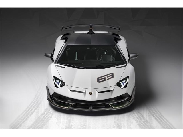 Lamborghini Aventador photo 18