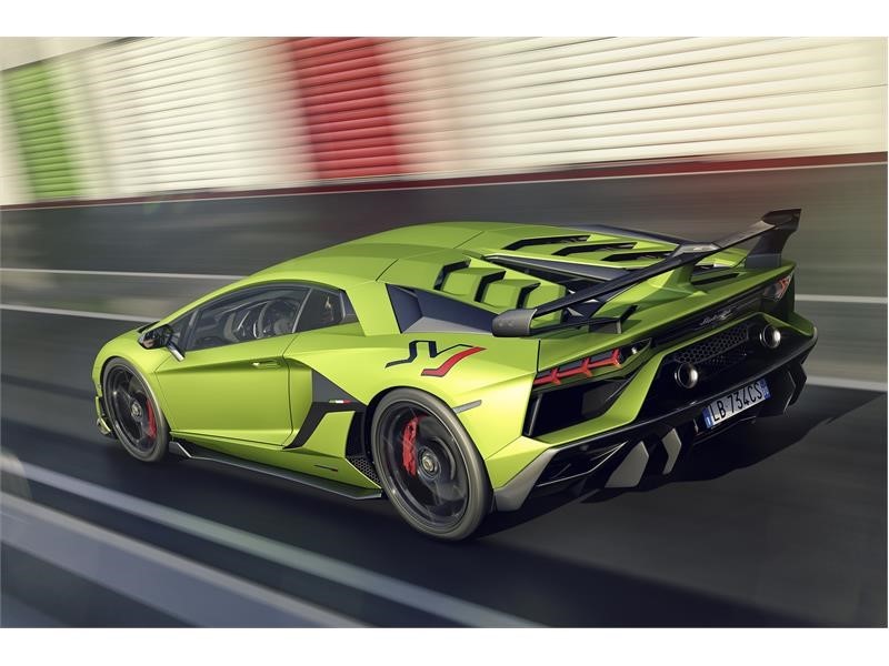 Lamborghini Aventador photo 2