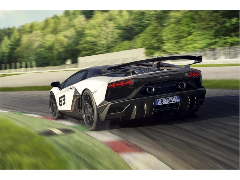 Lamborghini Aventador photo 4