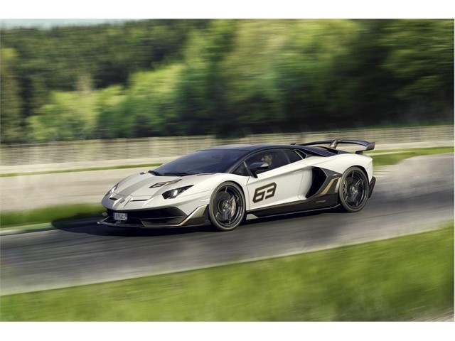 Lamborghini Aventador photo 5