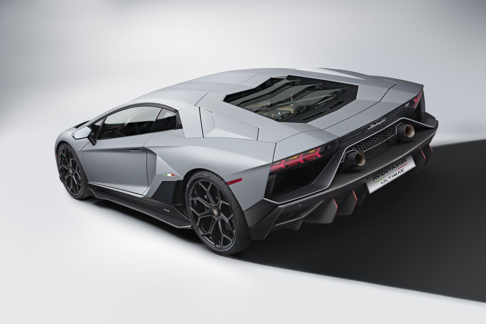 Lamborghini Aventador photo 19