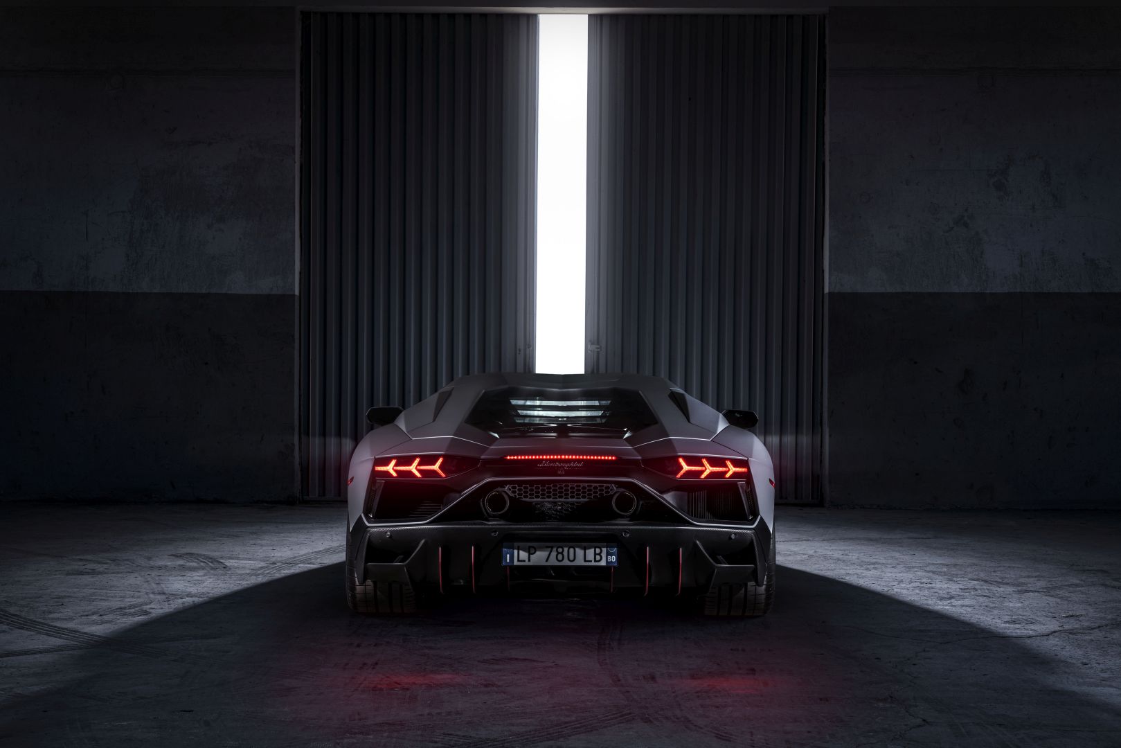Lamborghini Aventador photo 24