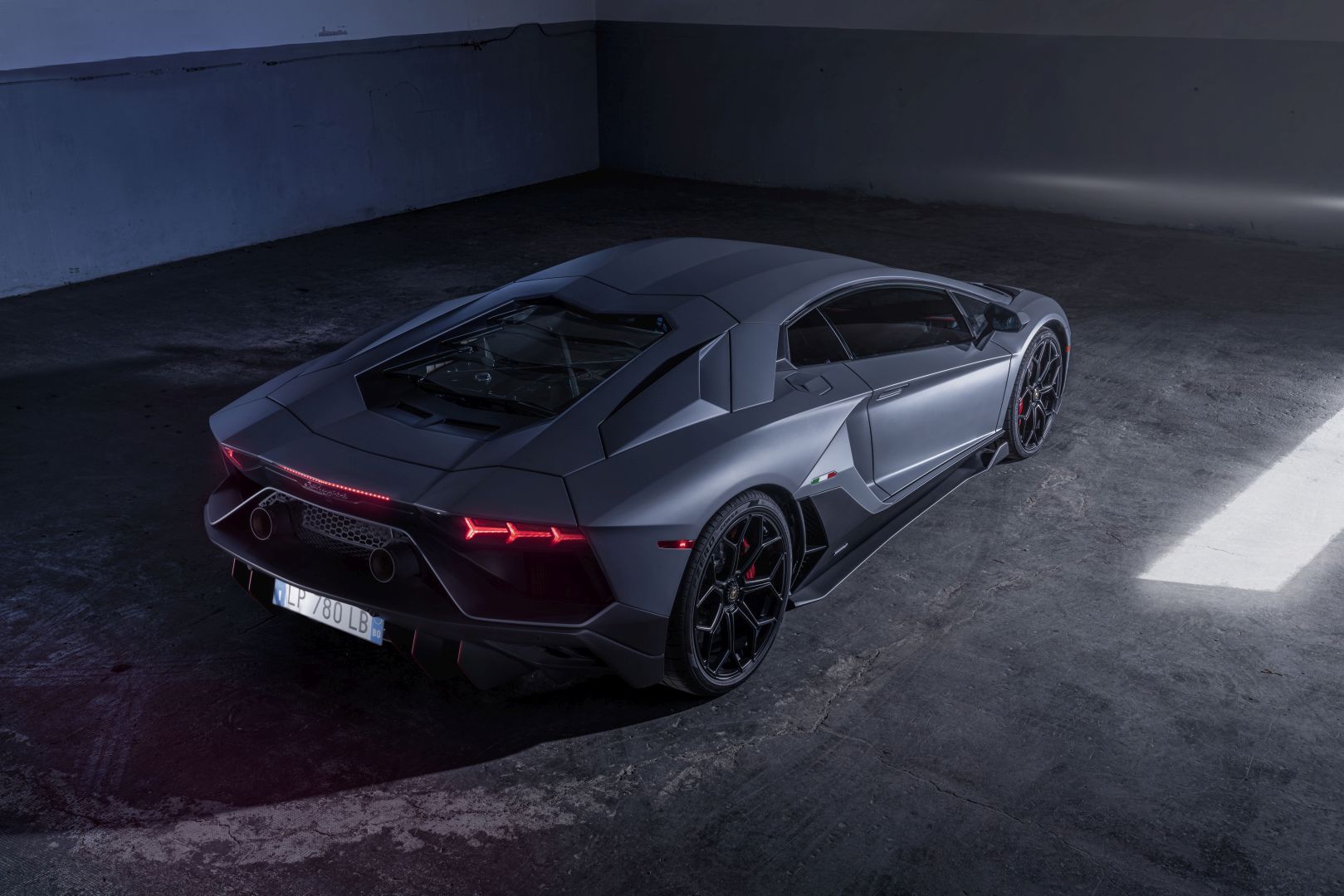 Lamborghini Aventador photo 27