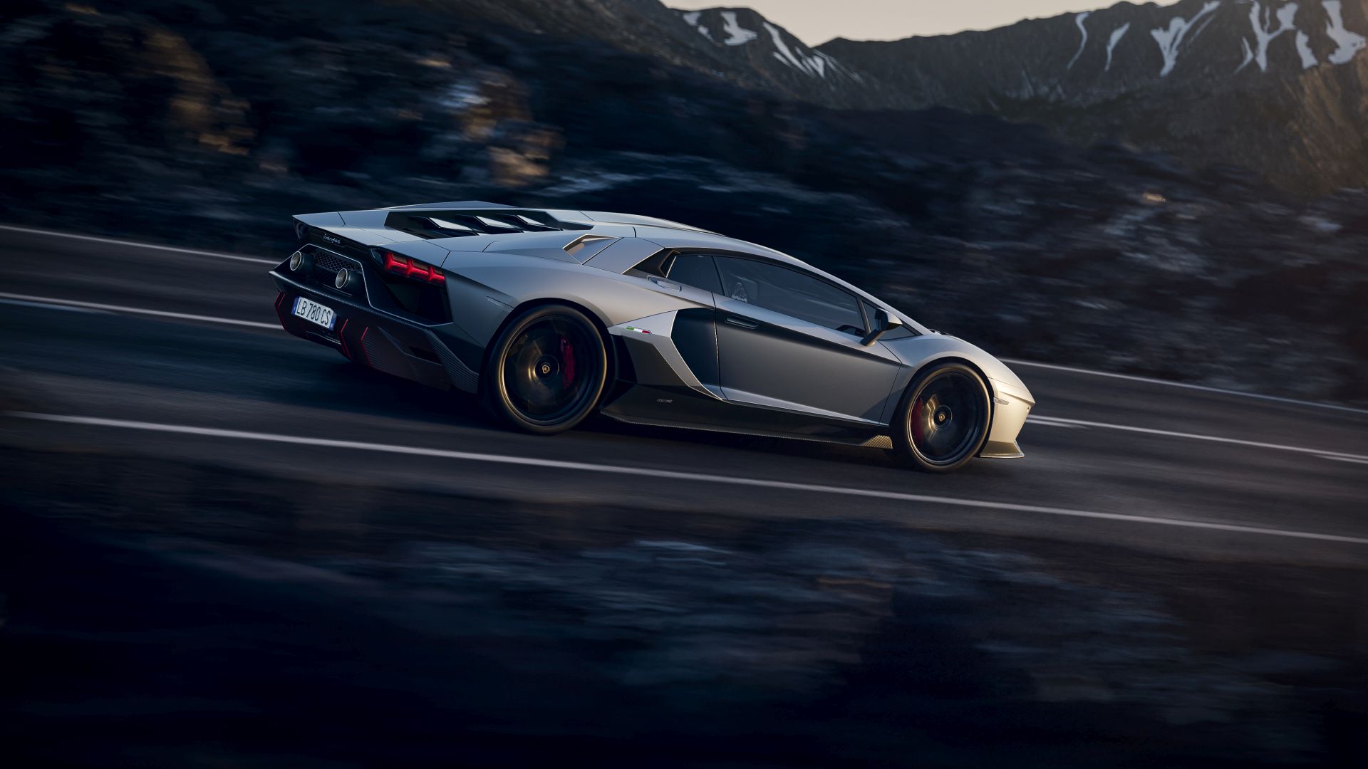 LAMBORGHINI Aventador